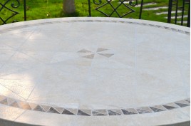 Table de jardin mosaïque 125-160 ronde pierre marbre IMHOTEP