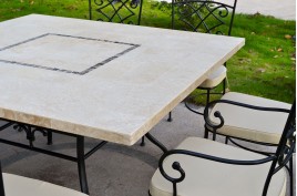 Table de jardin carrée mosaïque de marbre-travertin CAPRI