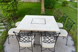 Table de jardin carrée mosaïque de marbre-travertin CAPRI