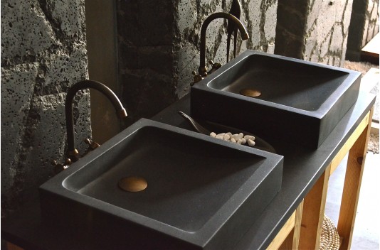Vasque en pierre noire salle de bain basalte véritable KIAMA