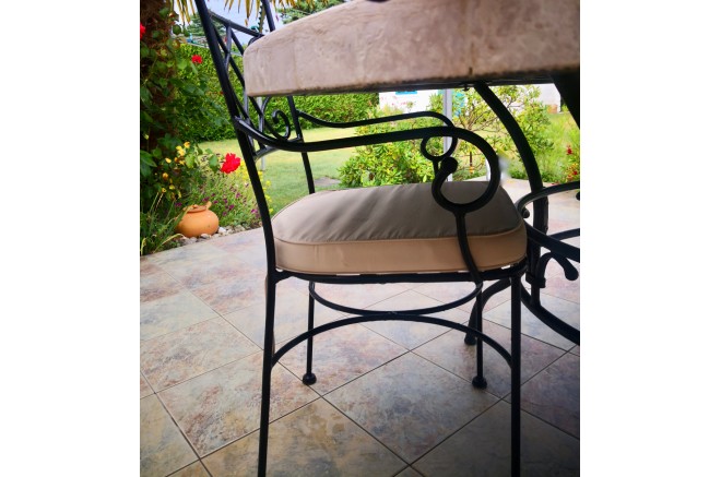 Chaise et fauteuil en fer forgé plein et Coussin lavable DIAMOND Chaise et fauteuil en fer forgé plein et Coussin lavable DIAMOND