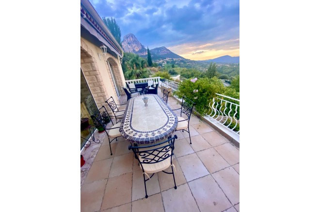 Table de jardin en mosaïque marbre travertin ovale 160-180-240  OVALI Table de jardin en mosaïque marbre travertin ovale 160-180-240  OVALI